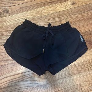 Lululemon size 6 black hotty hot shorts
